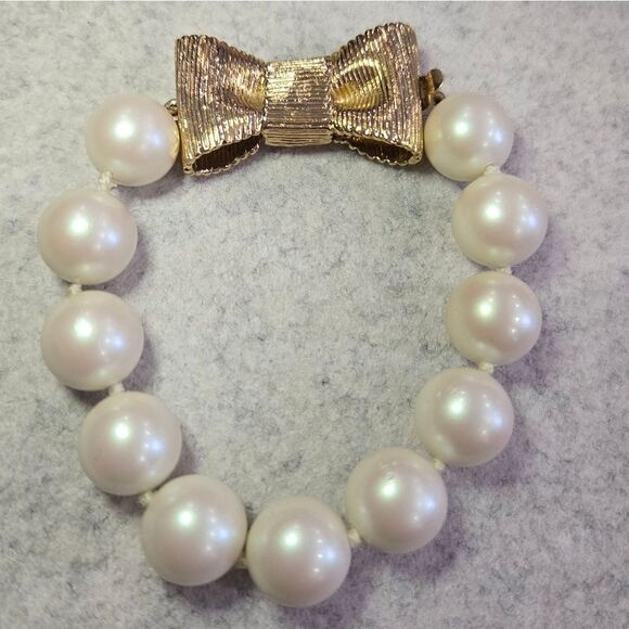 🐢 Kate Spade Gold Bow + Pearl Bracelet 🥰🥰😍 - Picture 1 of 13